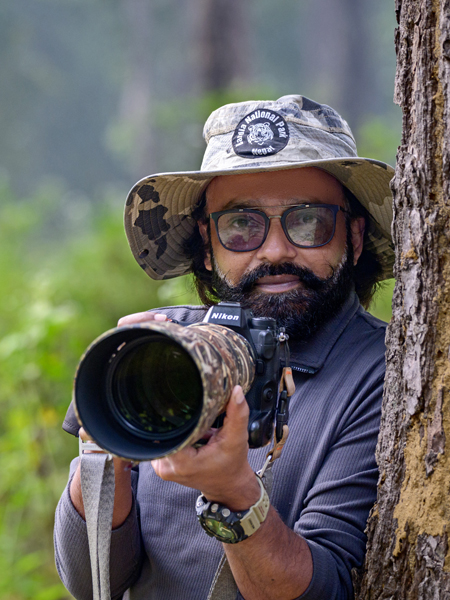 Om_Yadav_with-camera